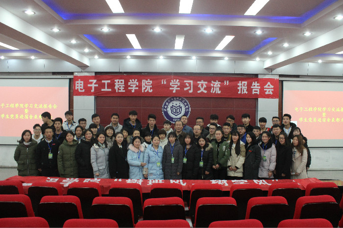 1514530687822939.jpg huojiangxueshenghelaoshiheying.jpg