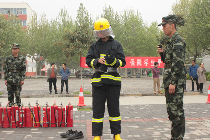 应急消防演练4_副本.jpg
