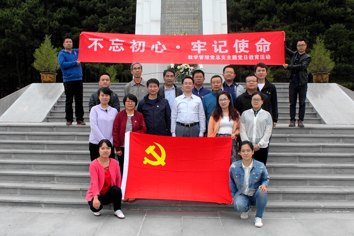 1527555070277038.jpg 3合影留念_副本.jpg