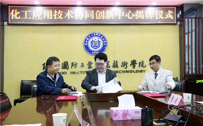 1538277492431565.jpg 5签署战略合作协议.jpg