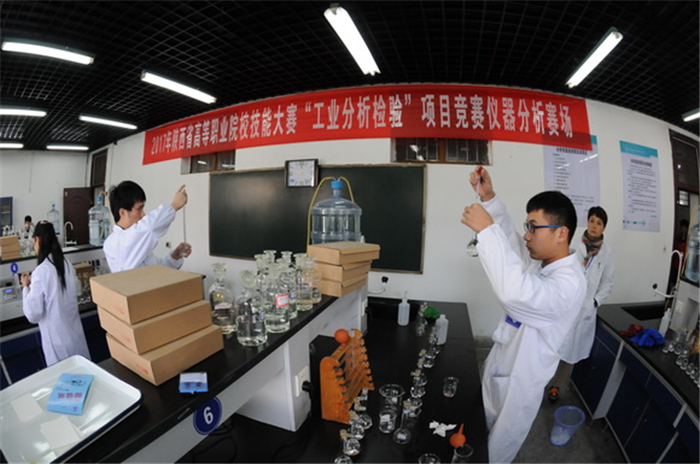 1501380303350407.jpg 陕西国防职院连续五年获陕西高职技能大赛化工生产技术和工业分析检验项目第一名_副本.jpg