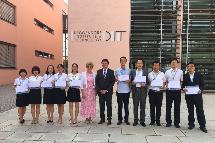 1536050611213652.jpg 颁发结业证书_副本.jpg