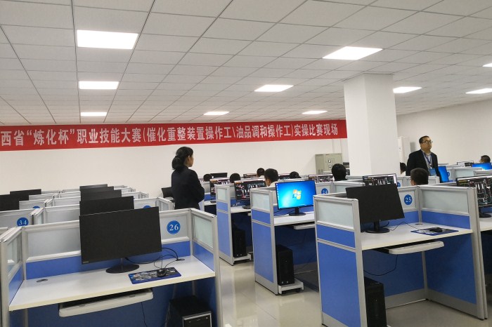 1538006155115579.jpg 3催化重整装置操作工 油品调和操作工实操比赛现场_副本.jpg