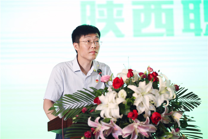 1529480186147555.jpg 5 主持人 潘磊.jpg